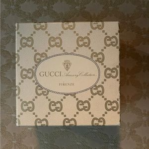Rare vintage Gucci shell clutch